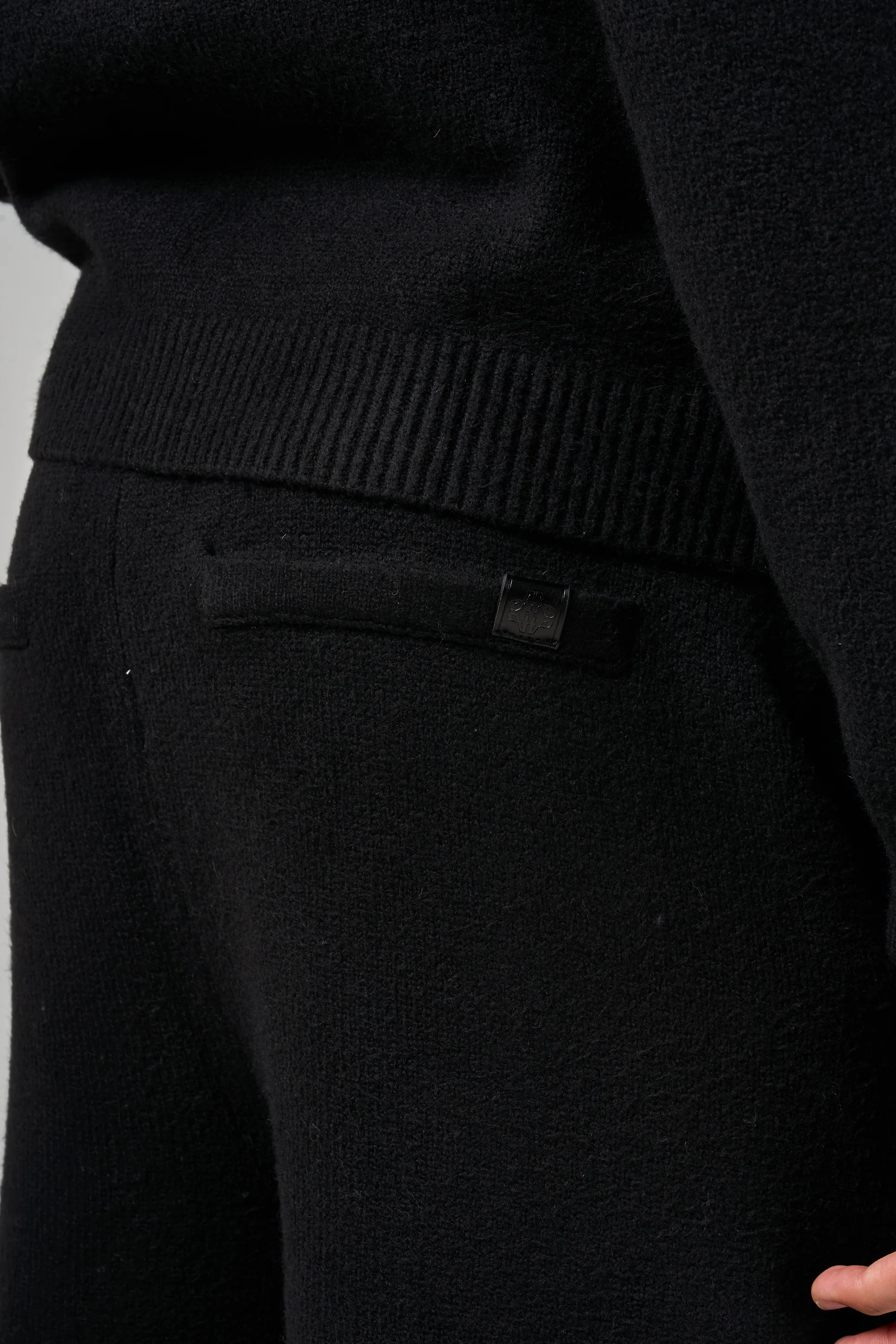 Dexter Black Knitted Sweatshirt - Image 10