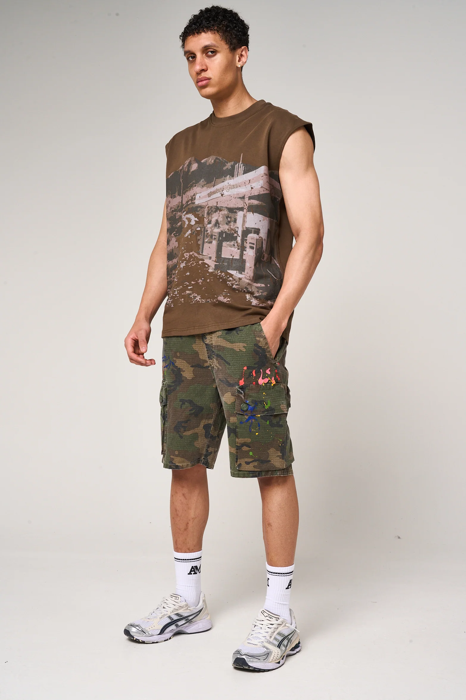Junction Sleeveless Graphic T - Image 5